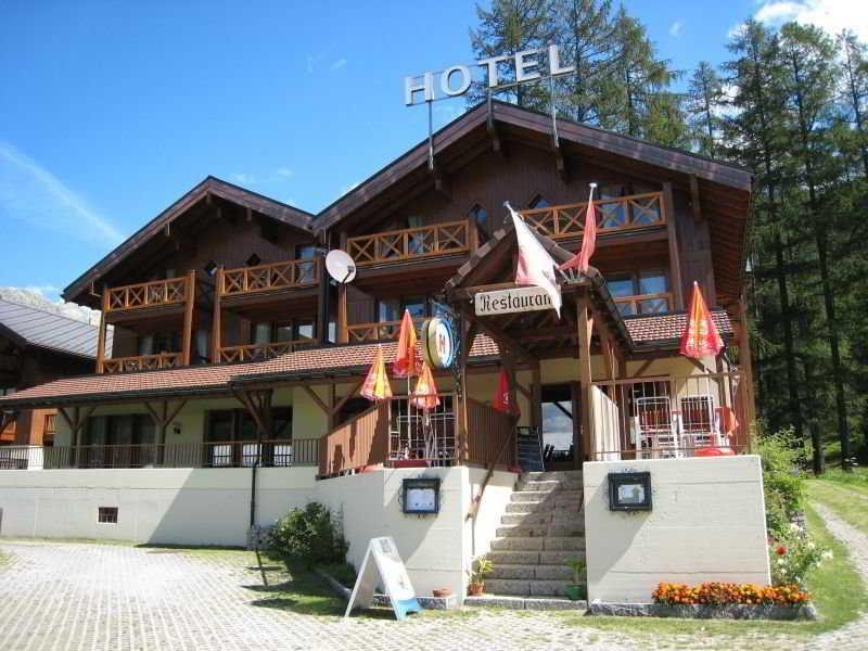 Hotel Alpenhof Обервальд Экстерьер фото